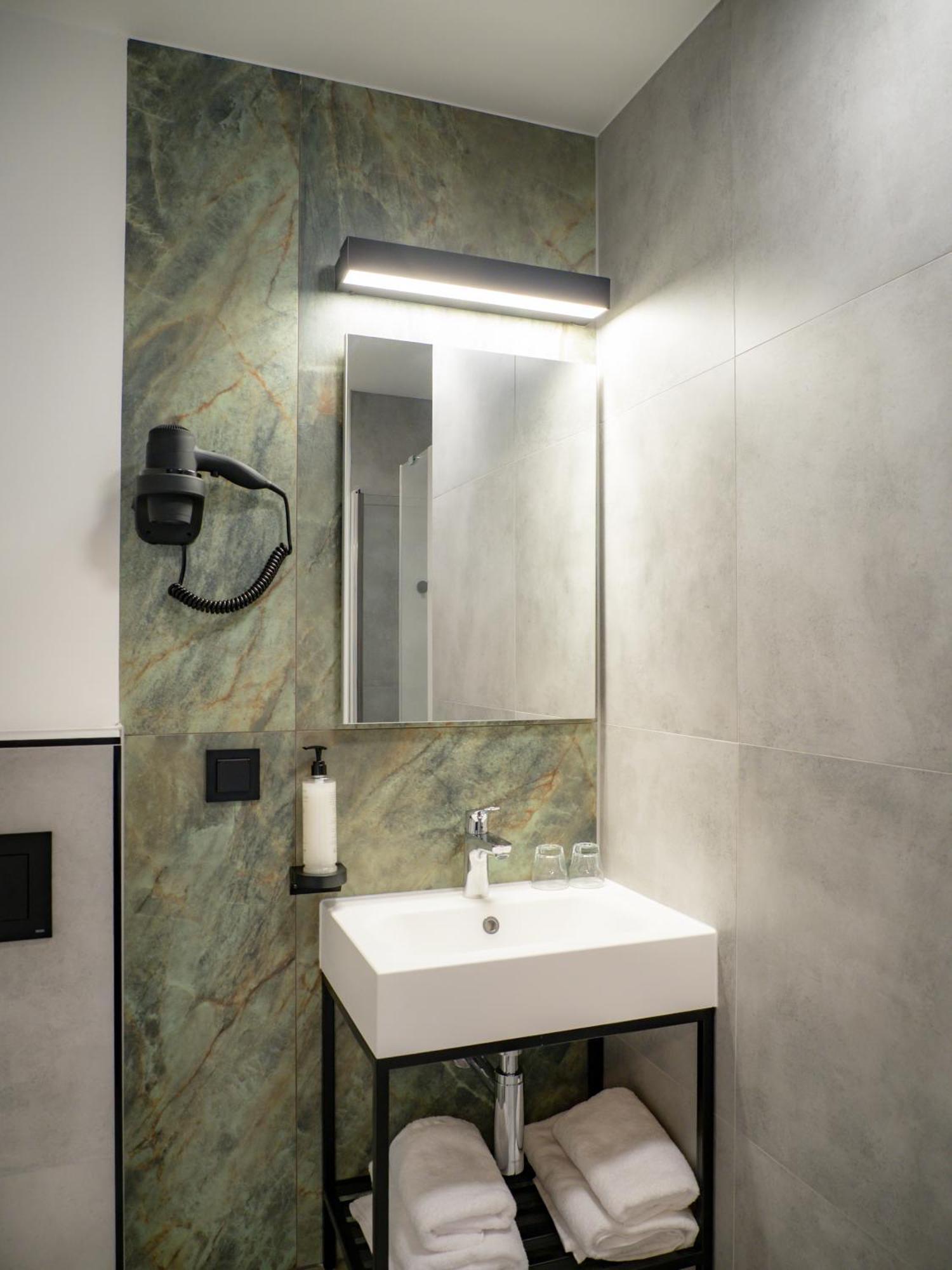 B&B Hotel Leszno Leszno  Eksteriør bilde